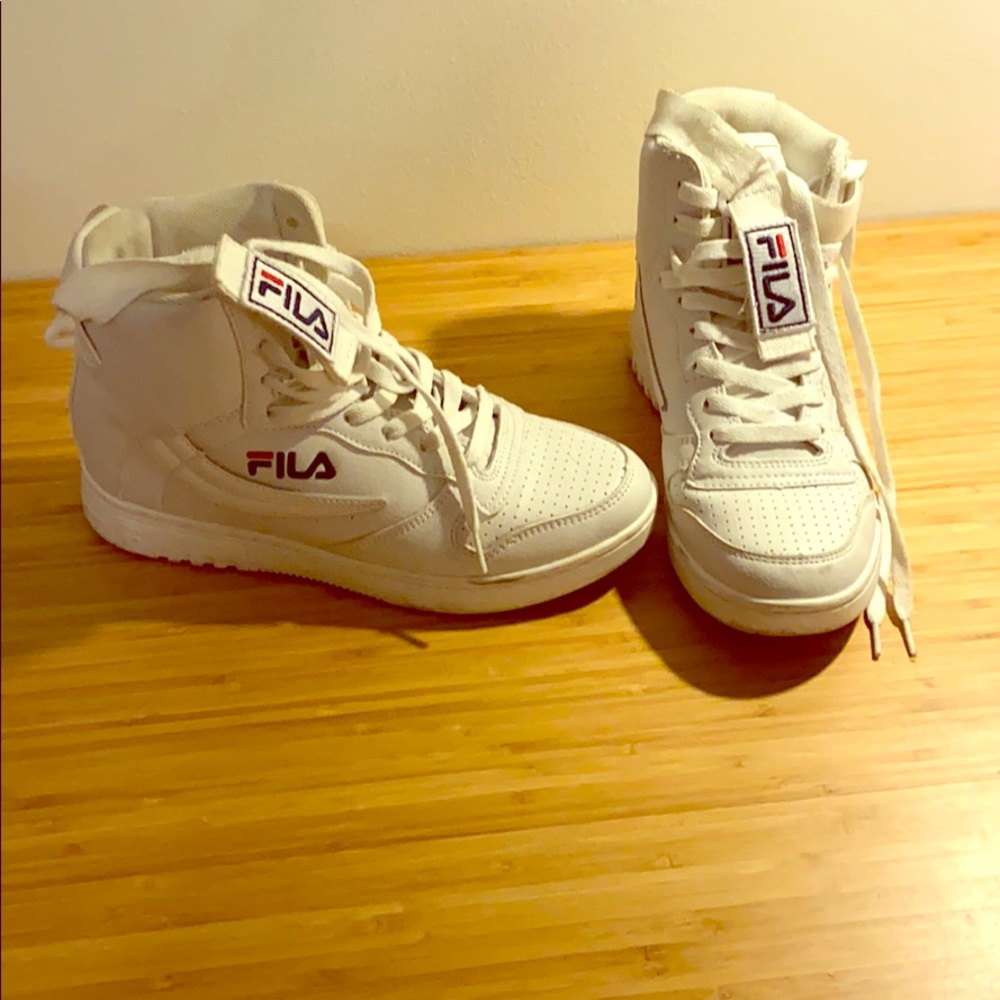 Fila trainers size 5.5 but runs big. Worn once.